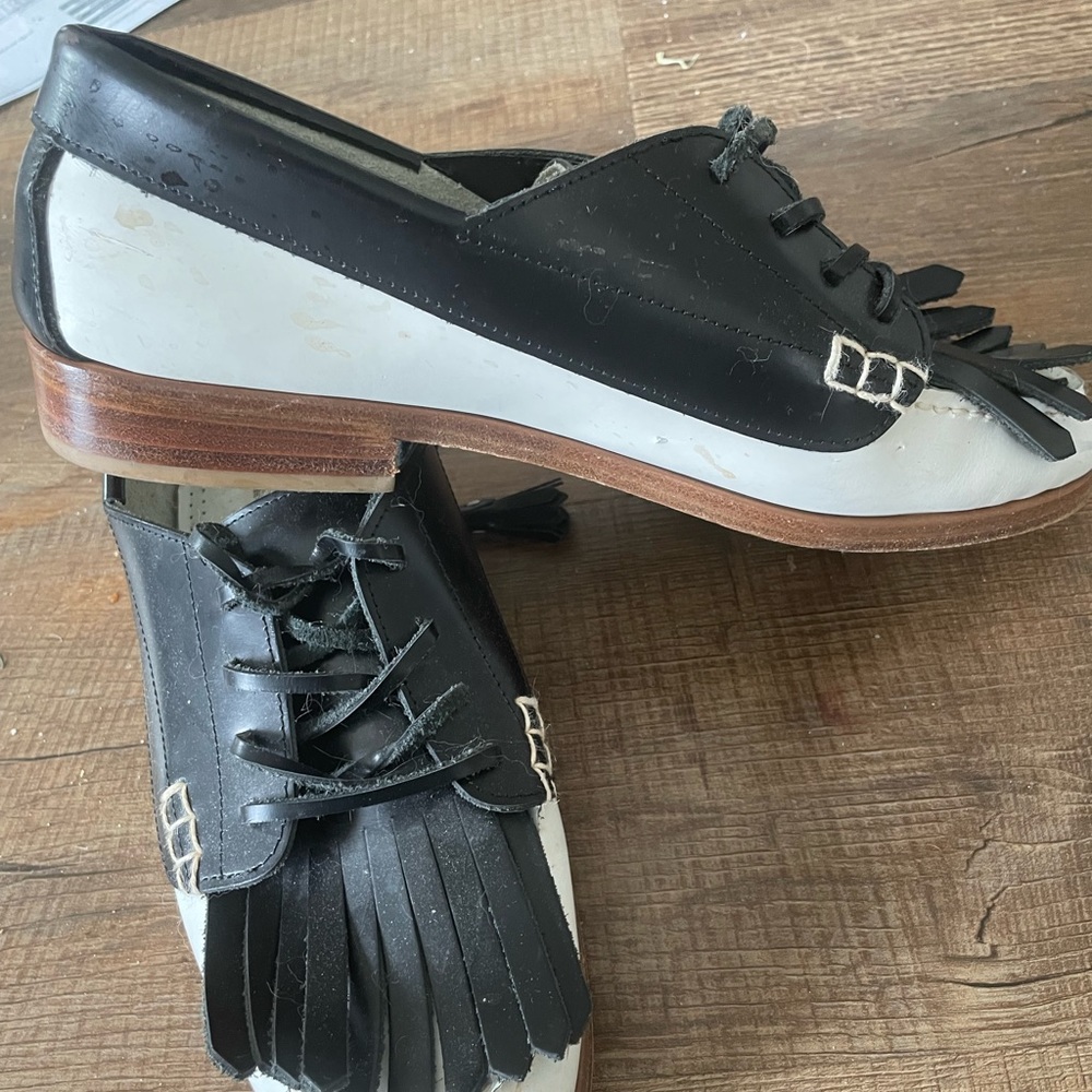 HANDCRAFTED IN JAPAN. LOAFERS BLACK/WHITE 2 TONE WITH TASSEL TRIM